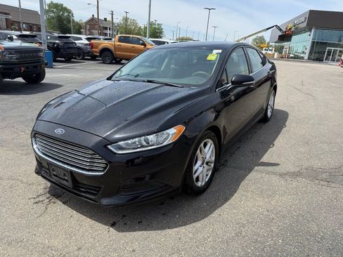 Used 2016 Ford Fusion SE FWD image 3