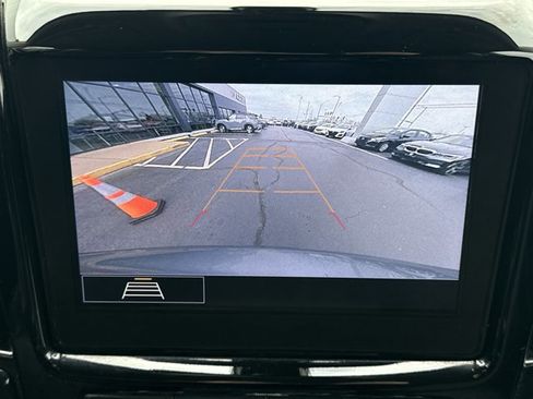 Used 2021 Chevrolet Traverse LT image 9