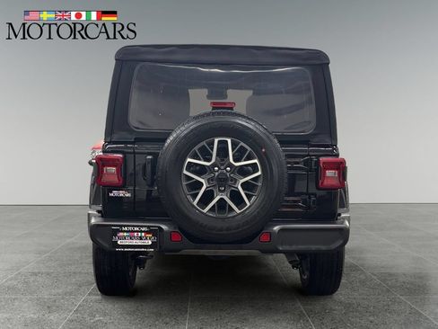 Used 2024 Jeep Wrangler Unlimited Sahara w/ Technology Group AWD/4WD image 4