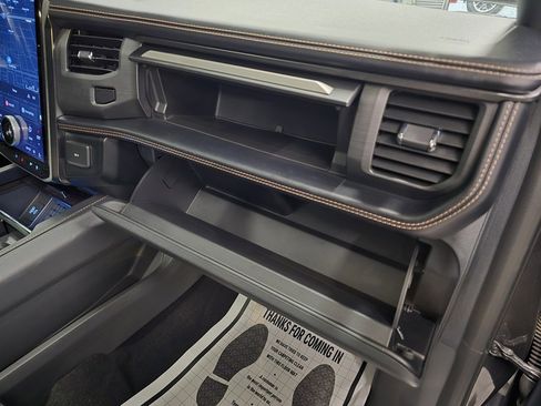 Used 2023 Ford Expedition Platinum image 39