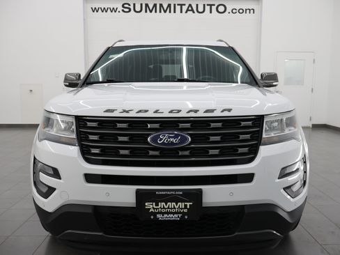 Used 2017 Ford Explorer XLT w/ XLT Appearance Package AWD/4WD image 22