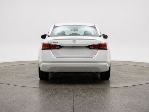 Used 2025 Nissan Altima 2.5 SV FWD image 7