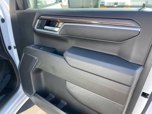 Used 2025 Chevrolet Silverado 1500 LT image 11