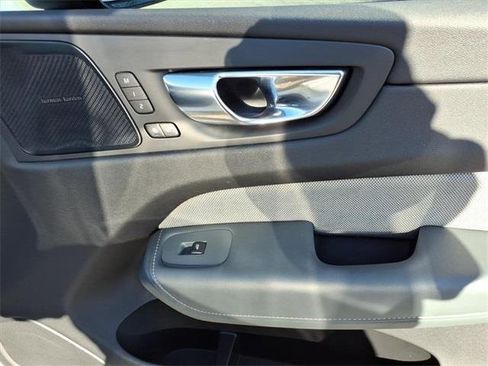 Used 2020 Volvo XC60 T5 R-Design w/ Protection Package Premier image 16
