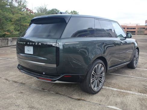 New 2025 Land Rover Range Rover SE image 2