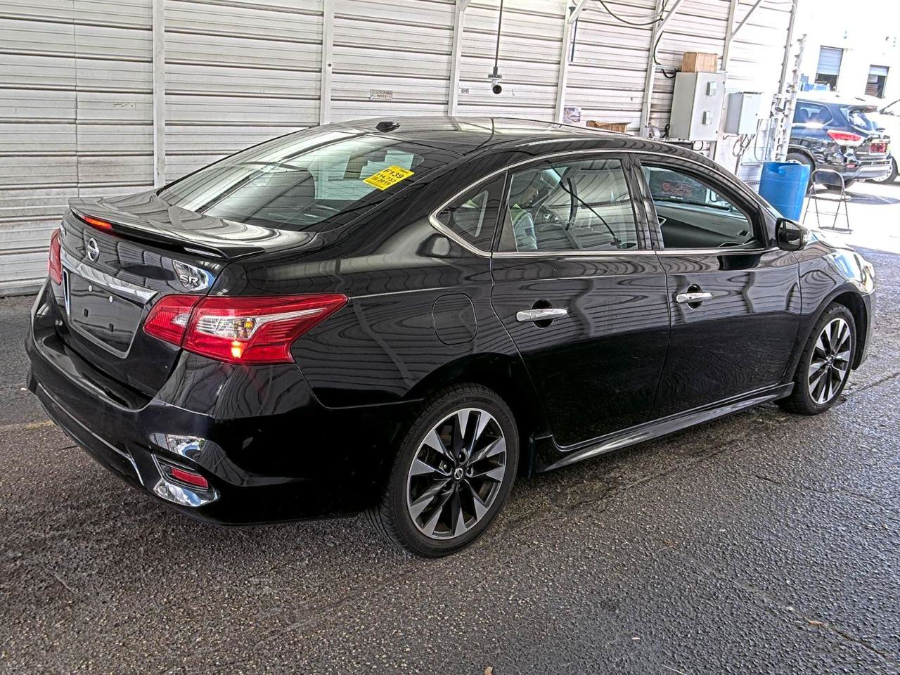 Used 2019 Nissan Sentra SR w/ Premium Package (SR) FWD image 3