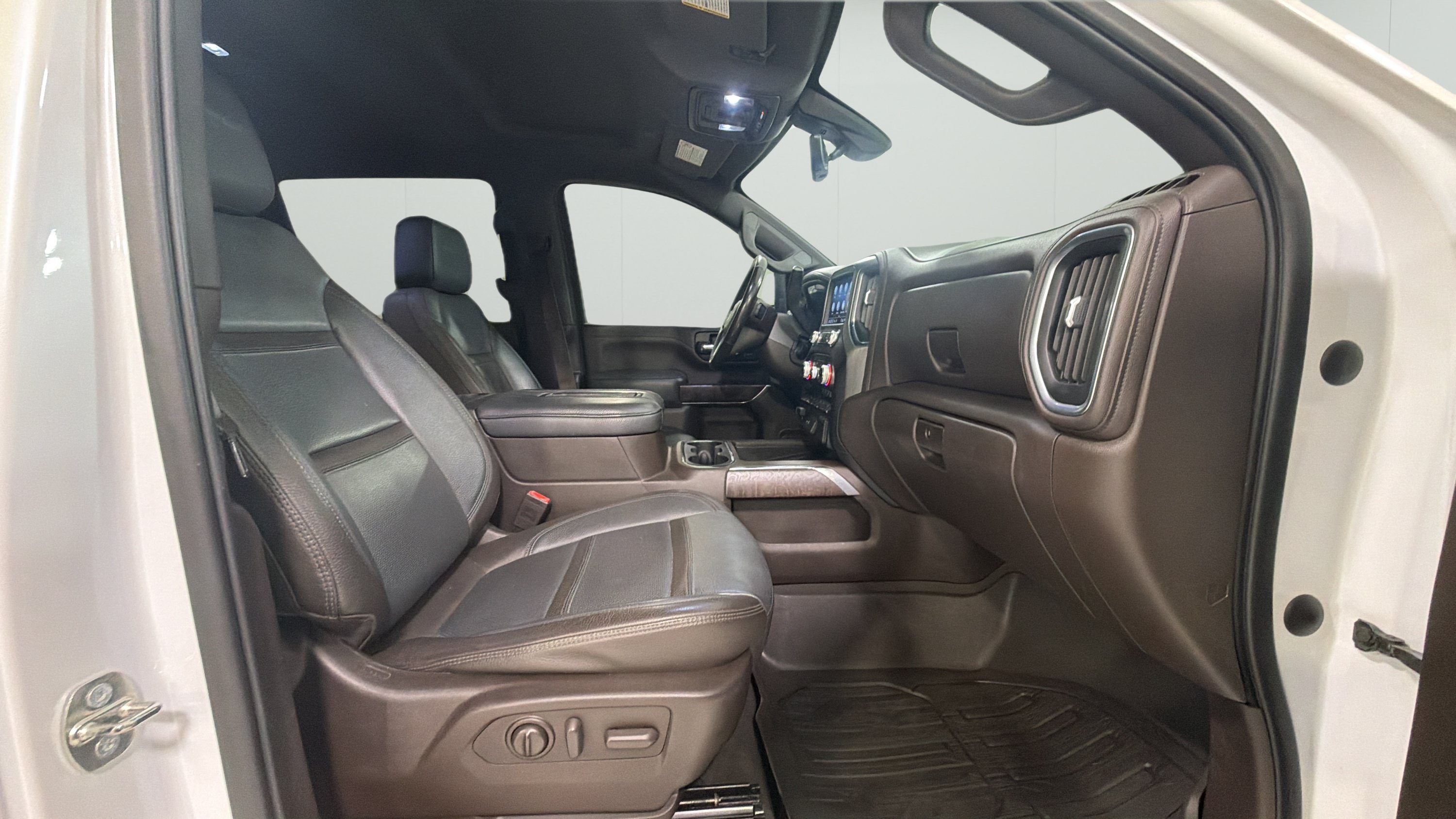 Used 2020 GMC Sierra 2500 Denali w/ Technology Package AWD/4WD image 23