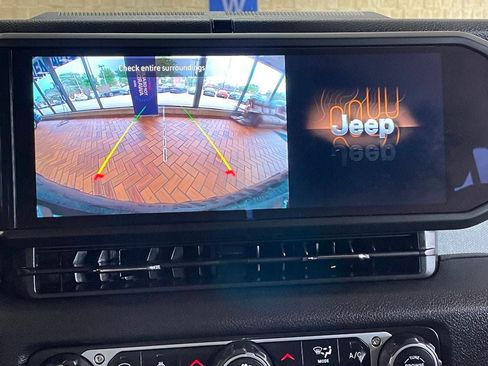 Used 2024 Jeep Wrangler Unlimited AWD/4WD image 25