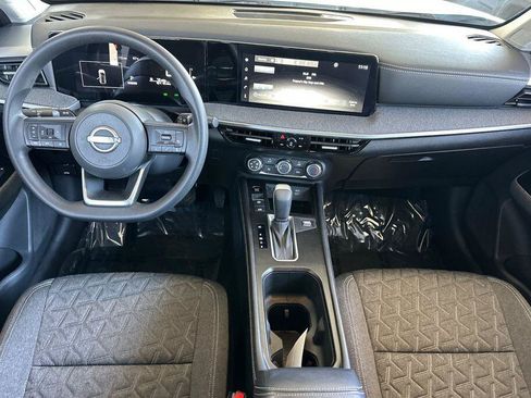 Used 2025 Nissan Kicks SV AWD/4WD image 13