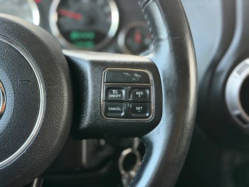 Used 2014 Jeep Wrangler Unlimited Sahara w/ Connectivity Group AWD/4WD image 27