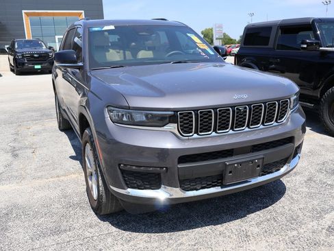 Used 2023 Jeep Grand Cherokee L Limited w/ Luxury Tech Group II AWD/4WD image 9