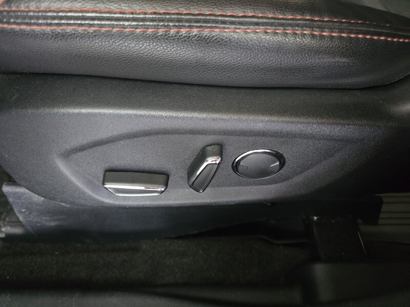 Used 2018 Ford Explorer XLT w/ Equipment Group 202A AWD/4WD image 27