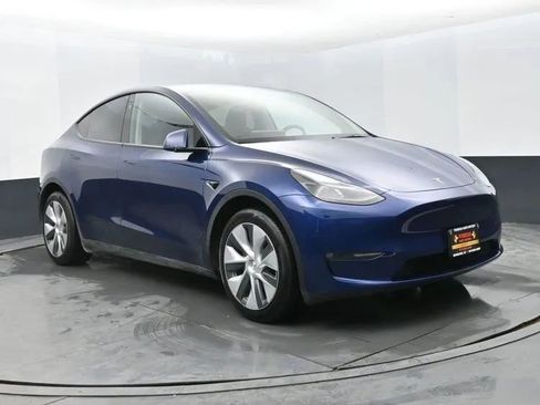 Used 2024 Tesla Model Y Long Range image 1