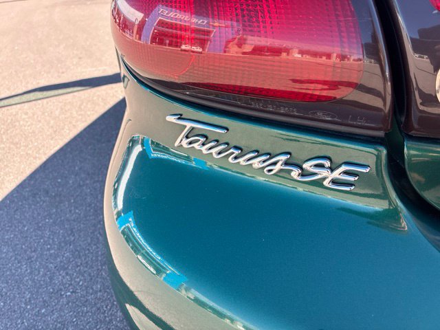 Used 1999 Ford Taurus SE FWD image 8