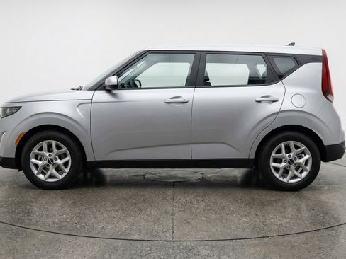 Used 2025 Kia Soul LX w/ LX Technology Package FWD image 5