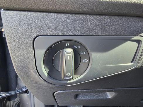 Used 2021 Volkswagen Tiguan SE w/ Panoramic Sunroof Package image 15