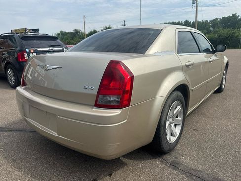 Used 2006 Chrysler 300 RWD image 5