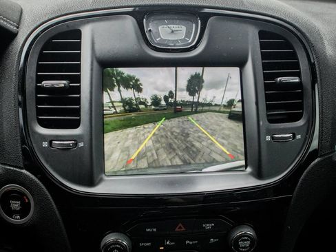 Used 2018 Chrysler 300 S w/ 300S Premium Group RWD image 32