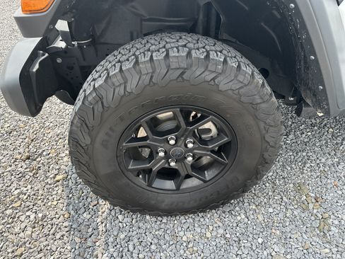 Used 2024 Jeep Wrangler Unlimited AWD/4WD image 11