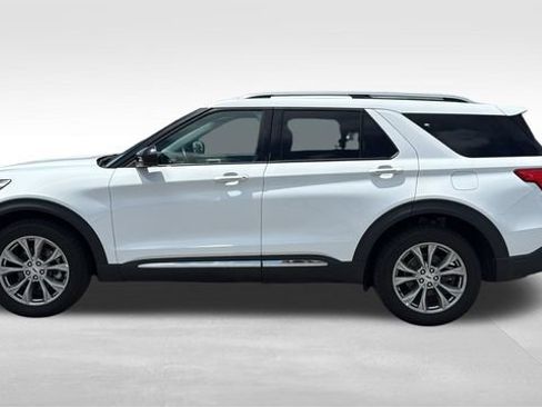 Used 2023 Ford Explorer Limited AWD/4WD image 3