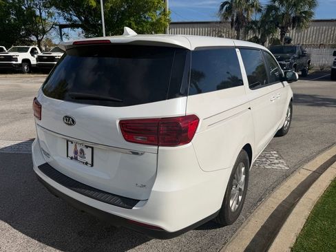 Used 2019 Kia Sedona LX image 4