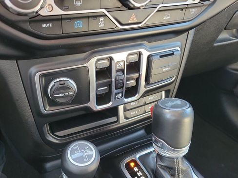 Used 2023 Jeep Wrangler Unlimited Sahara image 21