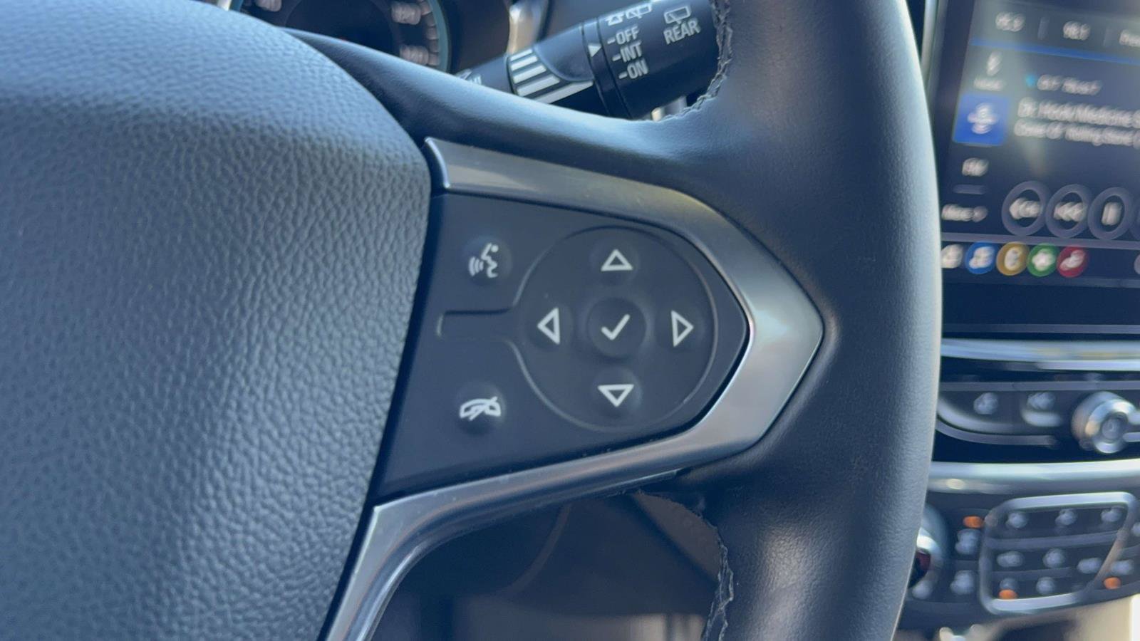 Used 2023 Chevrolet Traverse LT AWD/4WD image 17