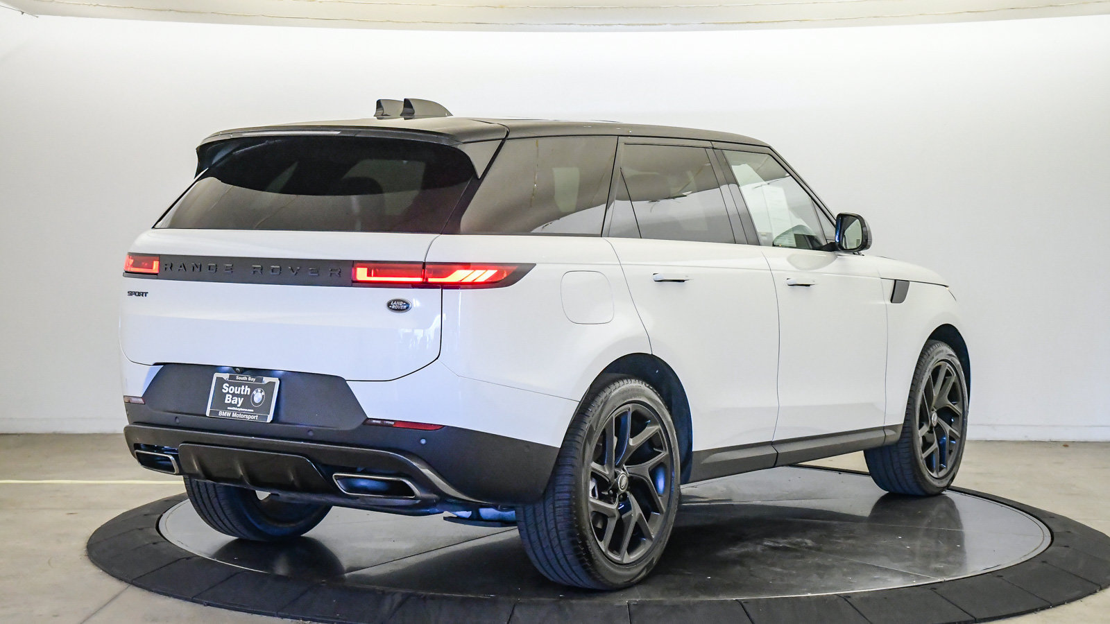 Used 2023 Land Rover Range Rover Sport SE AWD/4WD image 5