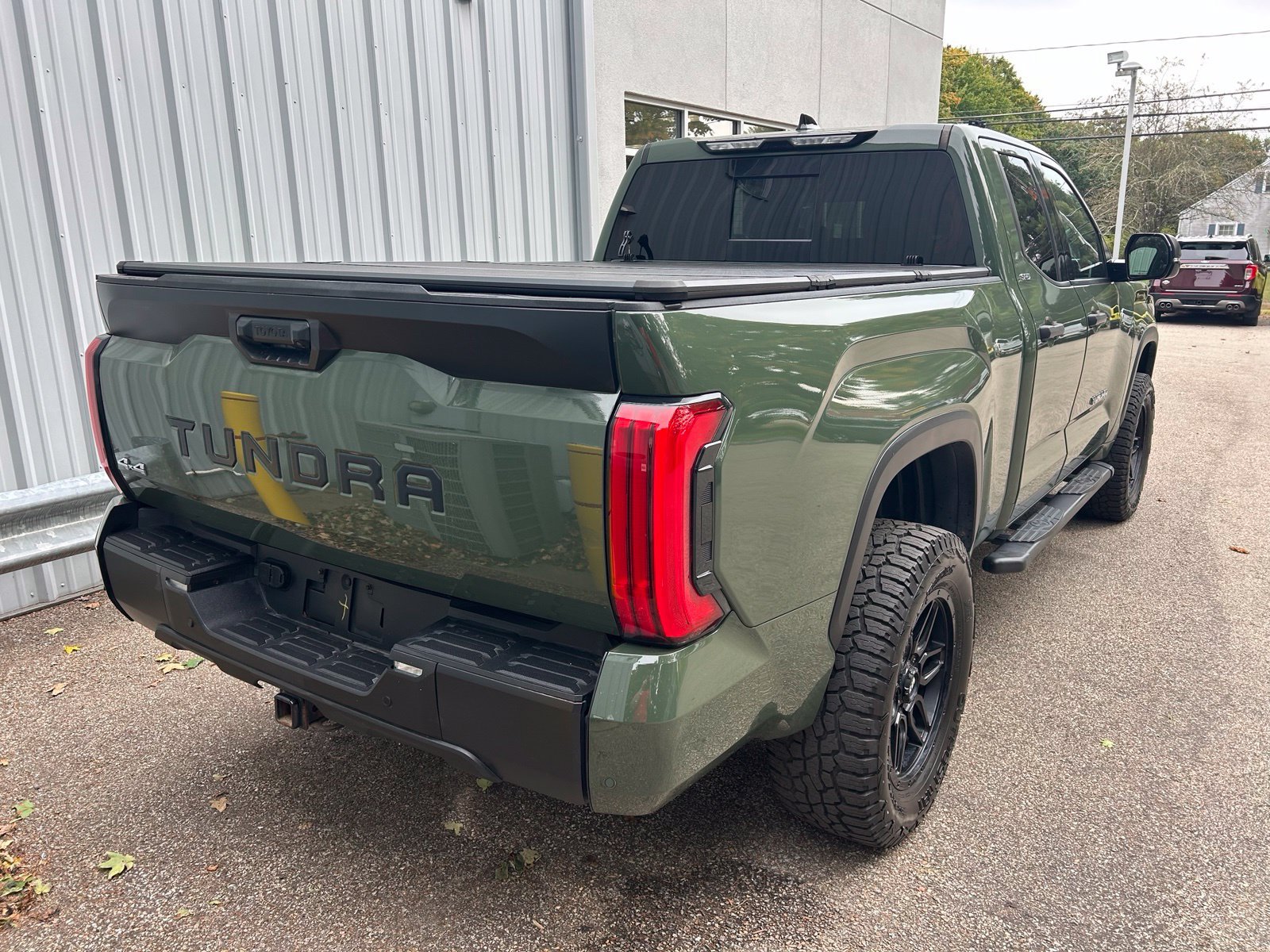 Used 2022 Toyota Tundra SR5 w/ SR5 Convenience Package AWD/4WD image 5