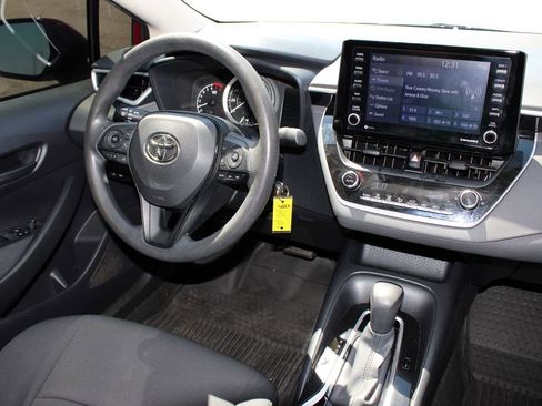 Used 2022 Toyota Corolla LE image 10