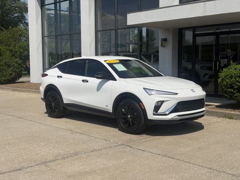 Used 2025 Buick Envista Sport Touring w/ Convenience I Package FWD image 2