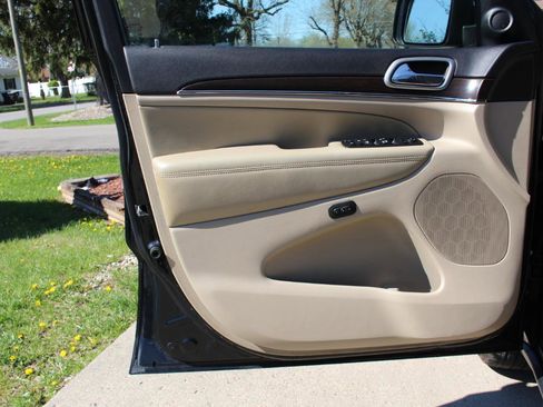 Used 2018 Jeep Grand Cherokee Limited image 11