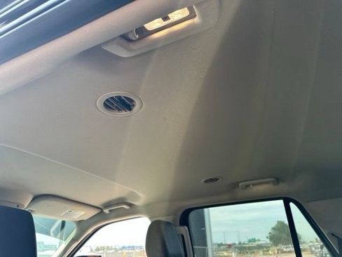 Used 2024 Ford Expedition XLT RWD image 15