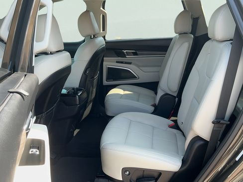 Used 2021 Kia Telluride SX w/ Towing Package FWD image 17