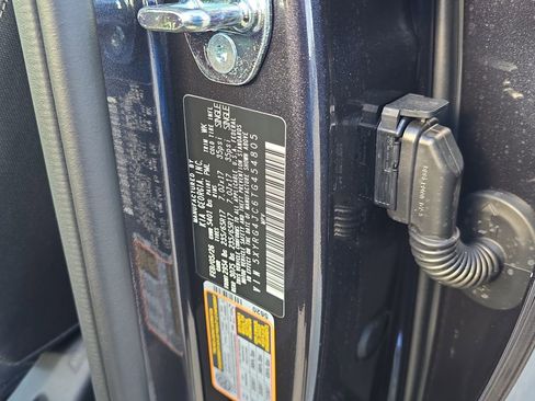 New 2026 Kia Sorento LX FWD image 32
