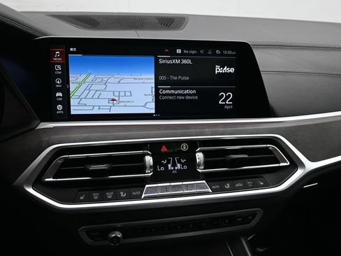 Used 2022 BMW X7 xDrive40i w/ Premium Package AWD/4WD image 13