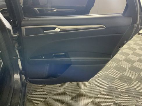 Used 2015 Ford Fusion SE w/ Equipment Group 202A image 24