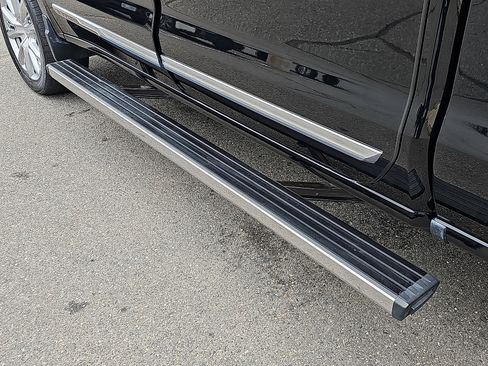 Used 2022 Chevrolet Silverado 1500 High Country w/ High Country Premium Package AWD/4WD image 14