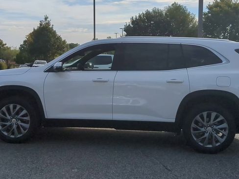 Used 2025 Buick Enclave Preferred w/ Power Package image 5