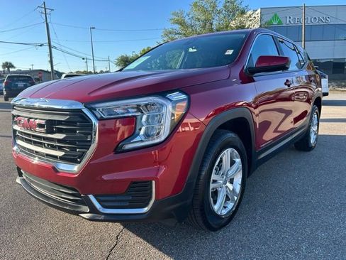 Used 2024 GMC Terrain SLE image 4