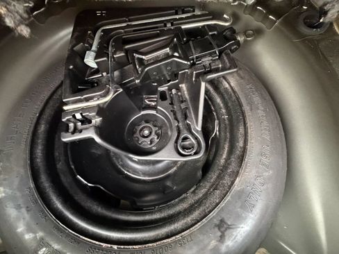 Used 2014 Toyota Prius Four FWD image 11