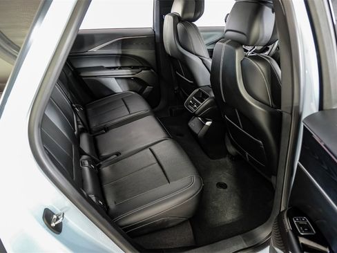 Used 2024 Cadillac Lyriq Luxury image 36