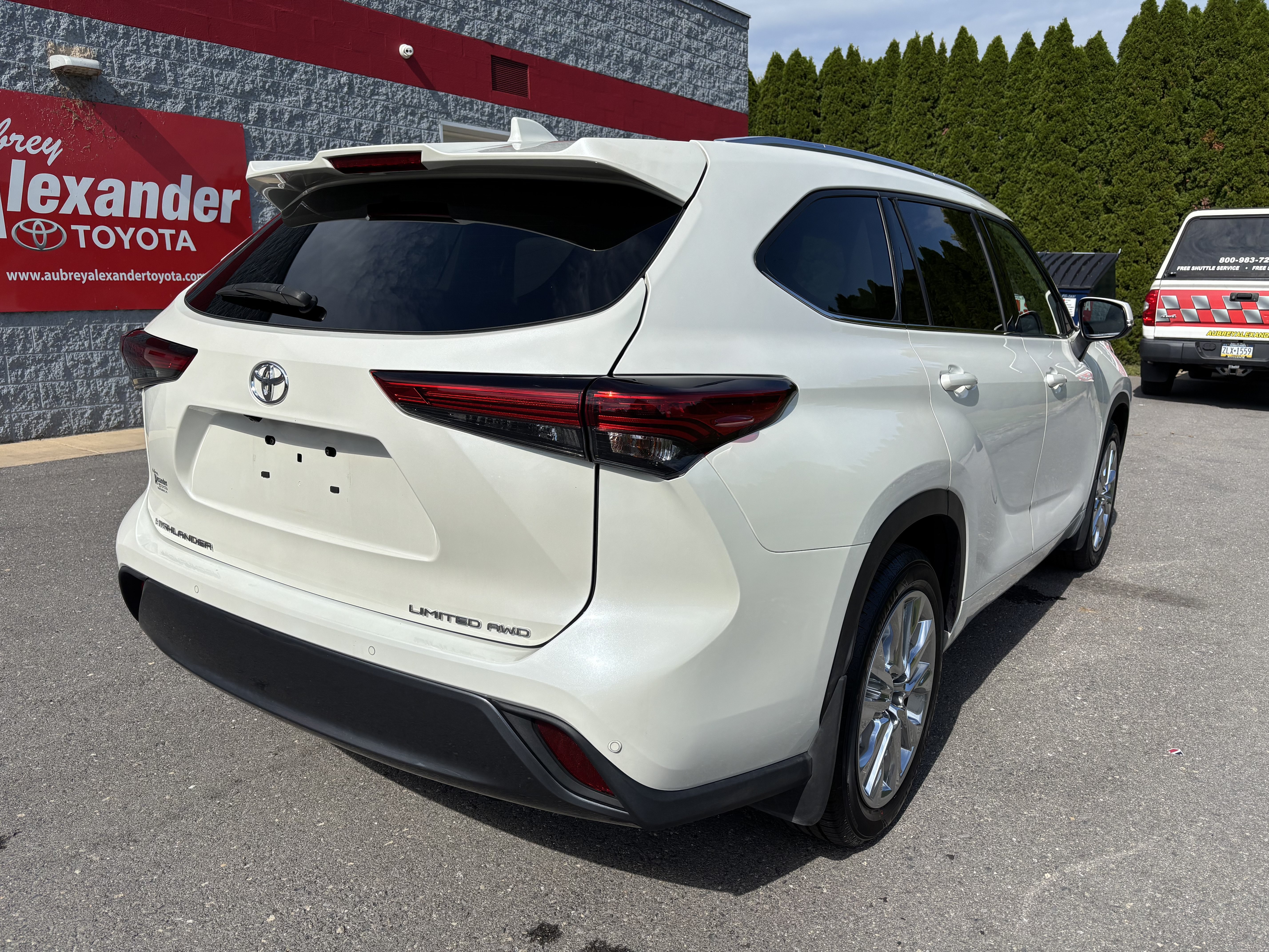 Used 2020 Toyota Highlander Limited AWD/4WD image 3