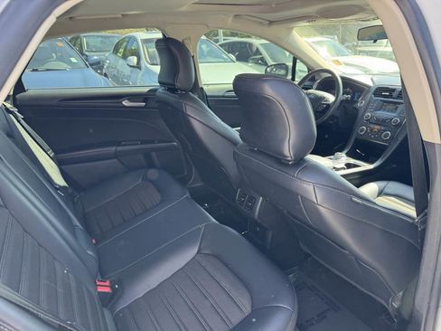 Used 2018 Ford Fusion SE w/ Equipment Group 601A image 9