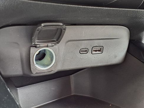 Used 2025 Chevrolet Trax LT w/ LT Convenience Package image 8