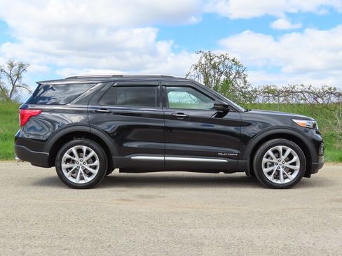 Used 2023 Ford Explorer Platinum w/ Technology Package AWD/4WD image 2