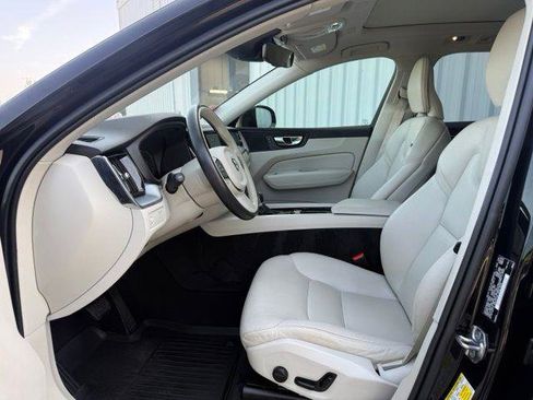 Used 2020 Volvo XC60 T5 Momentum w/ Protection Package Premier FWD image 6