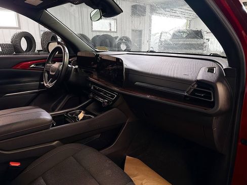 Used 2024 Chevrolet Traverse Z71 w/ LPO, Floor Liner Package AWD/4WD image 12