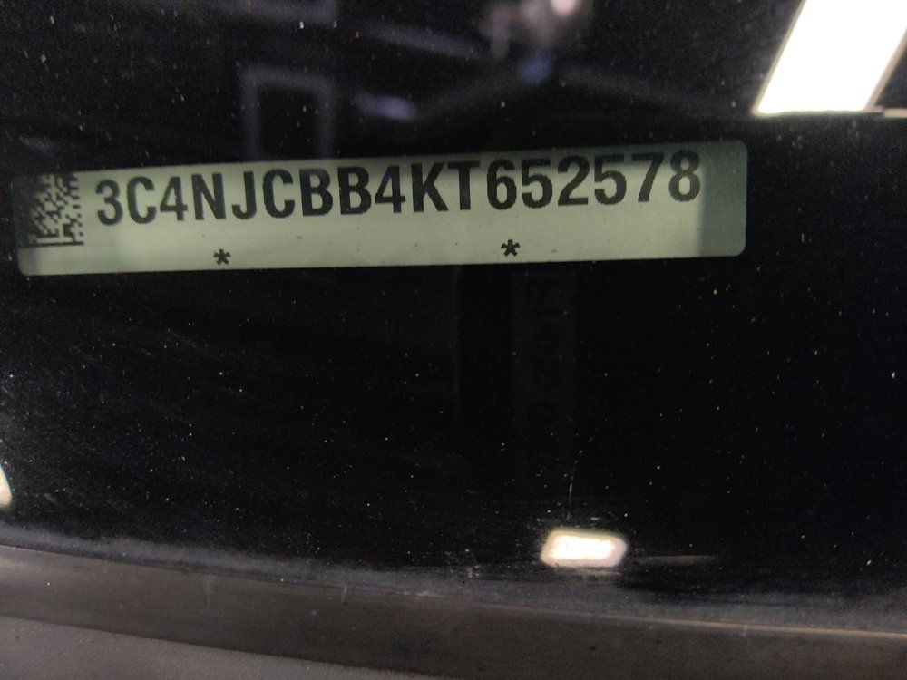 Used 2019 Jeep Compass Latitude FWD image 33