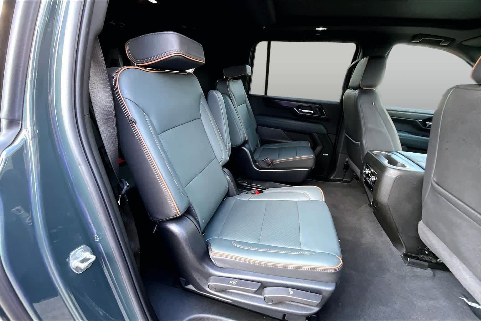 Used 2025 GMC Yukon XL AT4 AWD/4WD image 22